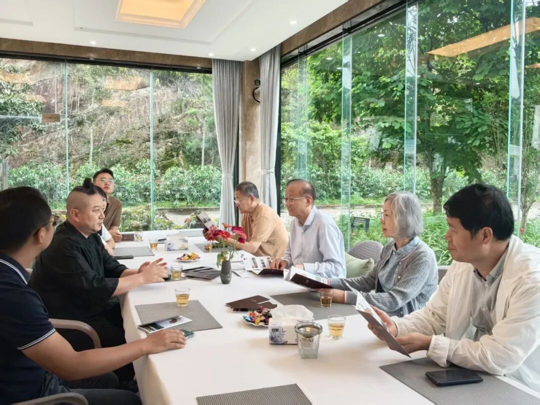 清华大学秀钟书院专项调研团队到普洱乌金咖啡工厂调研.jpg